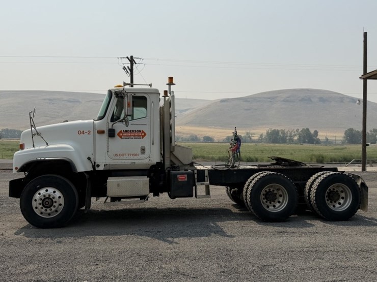 2004-international-5500i-t/a-truck-tractor-image-2