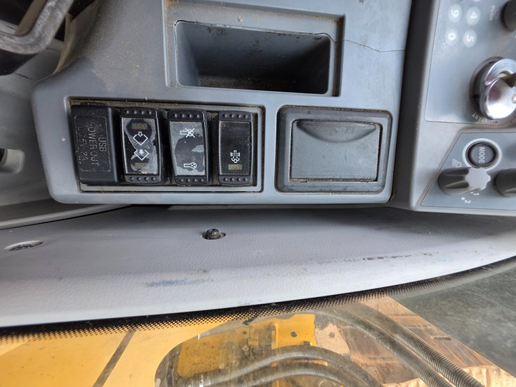 2018-deere-470g-lc-image-38