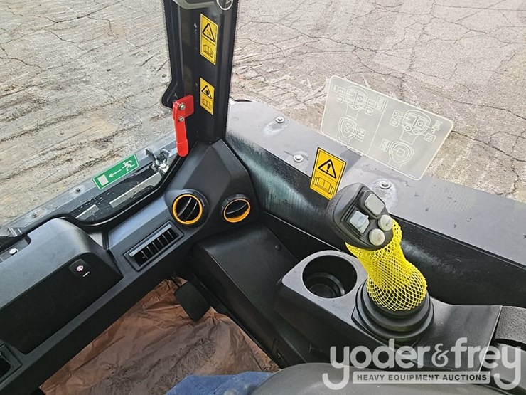 2026-jcb-215t-image-31