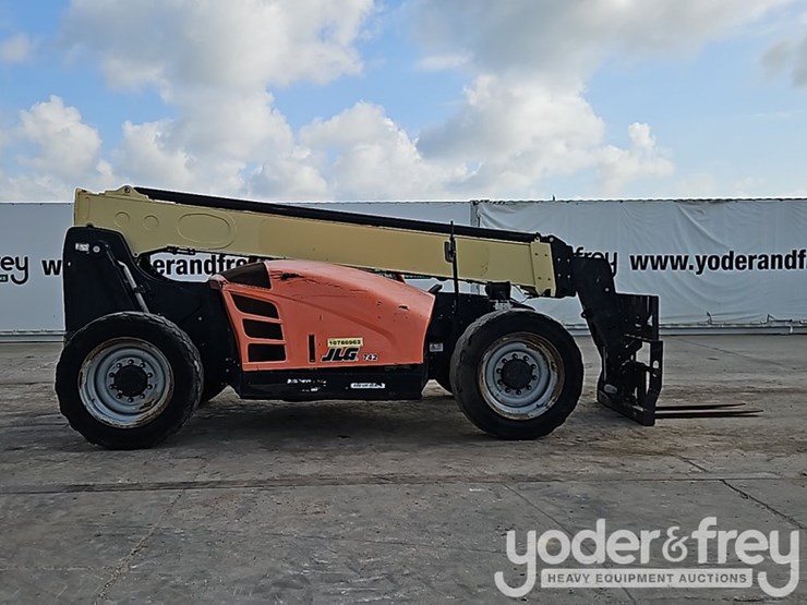 2018-jlg-742-image-6