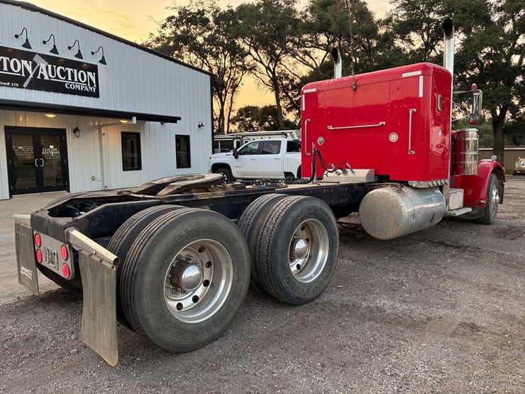 1982-peterbilt-359-image-3