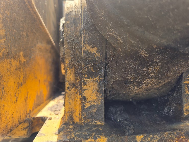 2023-caterpillar-374-image-91