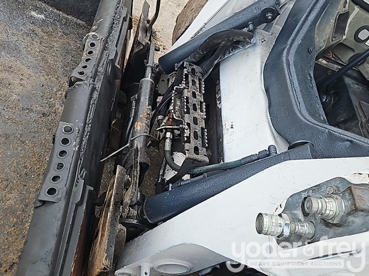2014-bobcat-s530-image-14