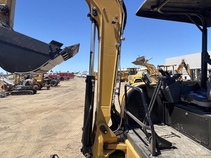 2017-caterpillar-304e2-cr-image-15