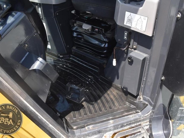 2022-komatsu-d51pxi-24-image-45