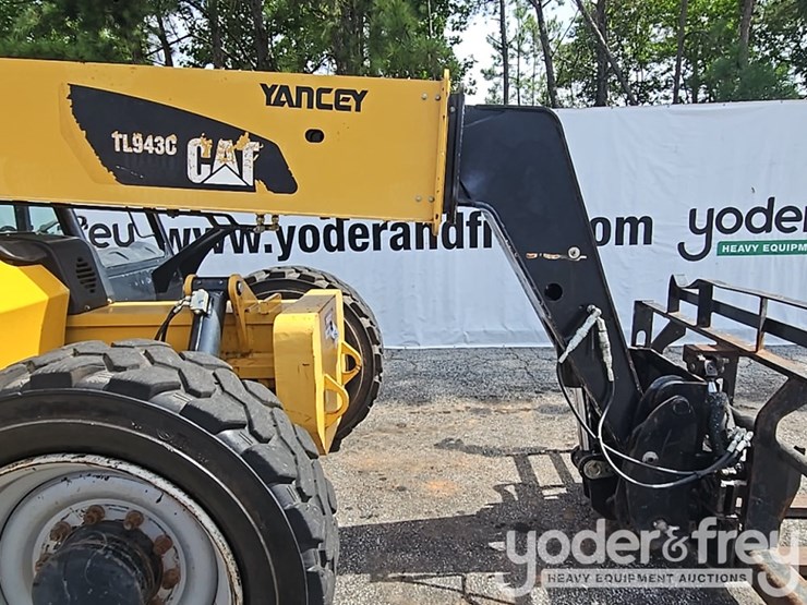 2015-caterpillar-tl943c-image-20