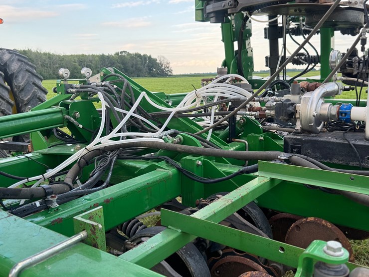 2012-john-deere-2510h-image-18