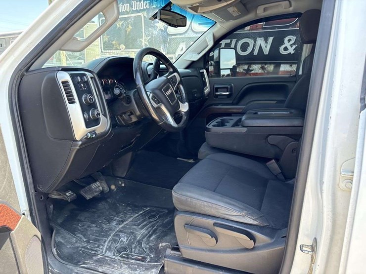 2015-gmc-sierra-2500-image-11