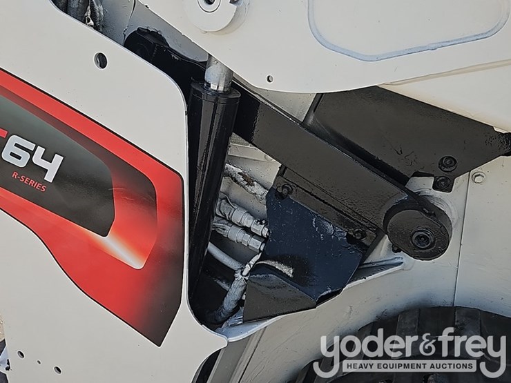 2021-bobcat-t64-image-12