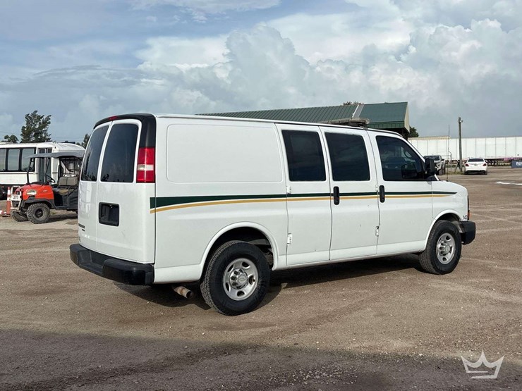 2014-chevrolet-express-2500-image-3