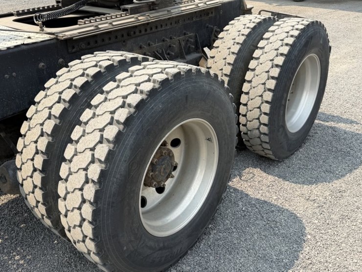 2004-international-5500i-t/a-truck-tractor-image-11