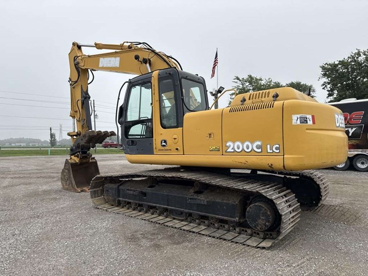 deere-200c-lc-image-2