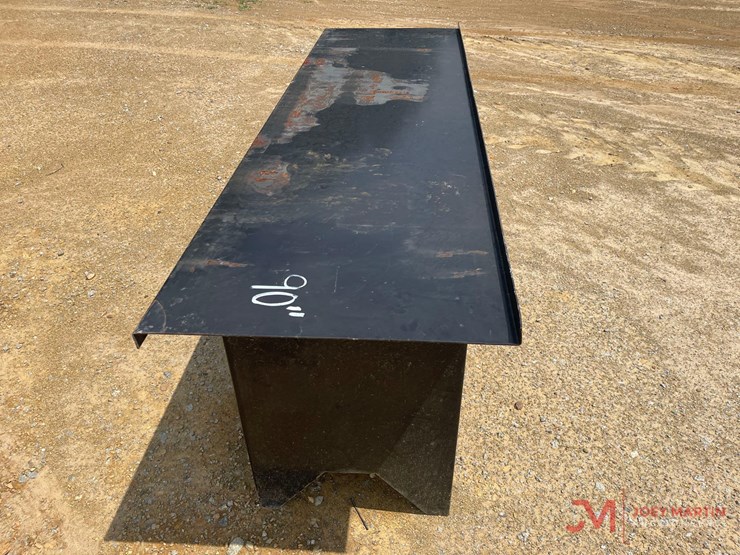 90"-shop-table-image-2