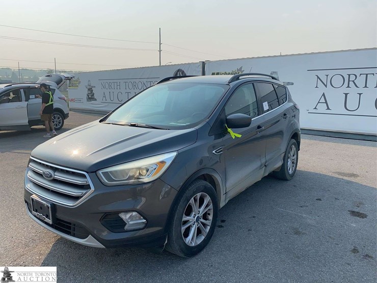 2017-ford-escape-se-image-1