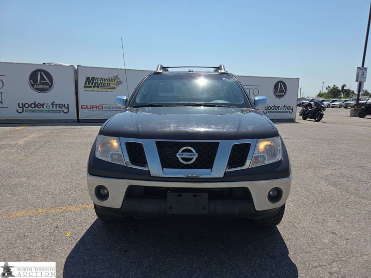 2012-nissan-frontier-image-2