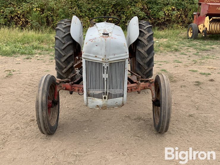 1940-ford-9n-image-2
