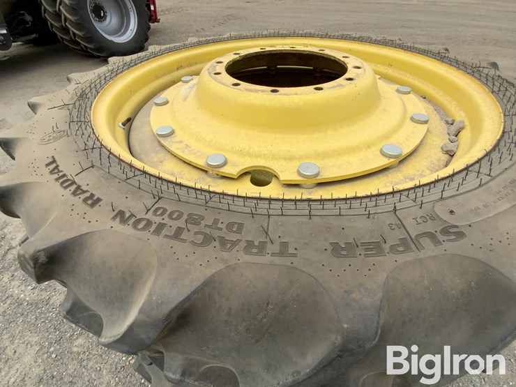 john-deere-8235r-image-12