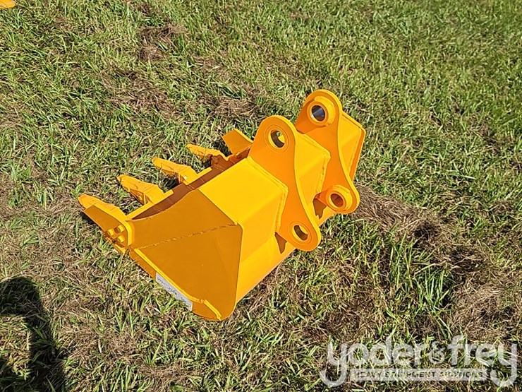 2026-caterpillar-305-image-2