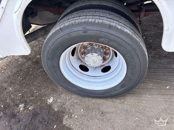 2015-ford-f550-image-27