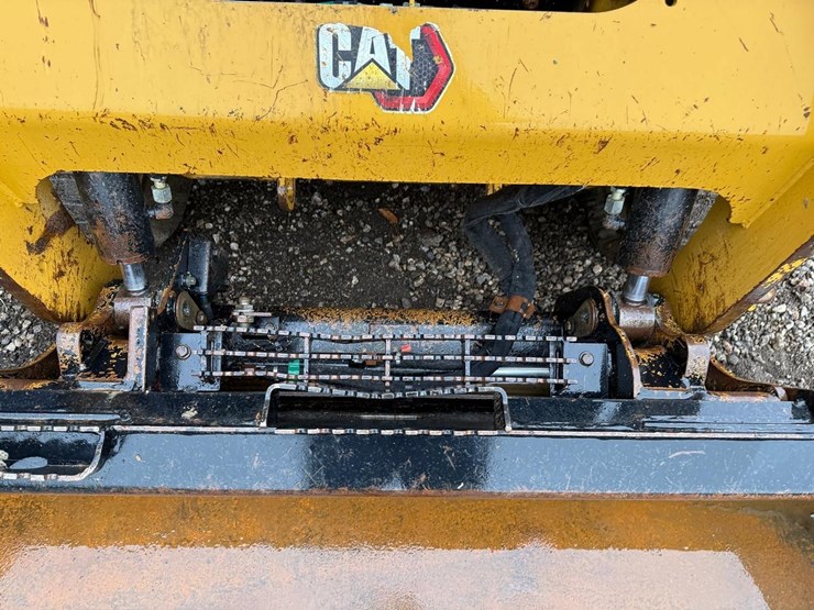 2023-caterpillar-259d3-image-10