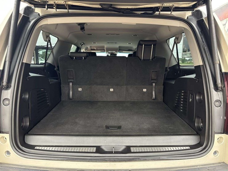 2016-chevrolet-suburban-image-17