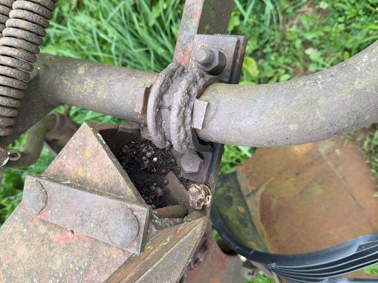 (6)-bottom-ih-plow-image-6