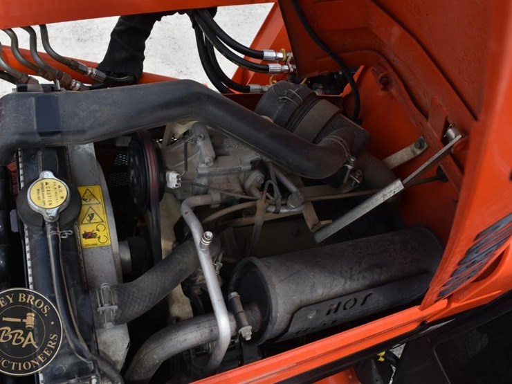 2013-kubota-b3000hsd-image-31