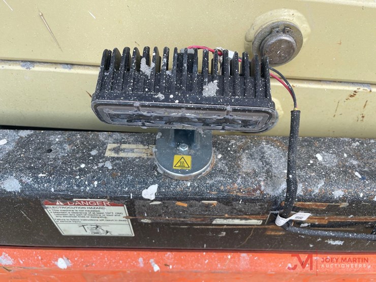 2017-jlg-1932r-image-18