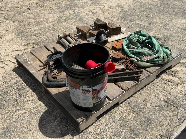#1613-•-pallet-of-misc-items,-hitch-with-camper-sway-kit-image-3