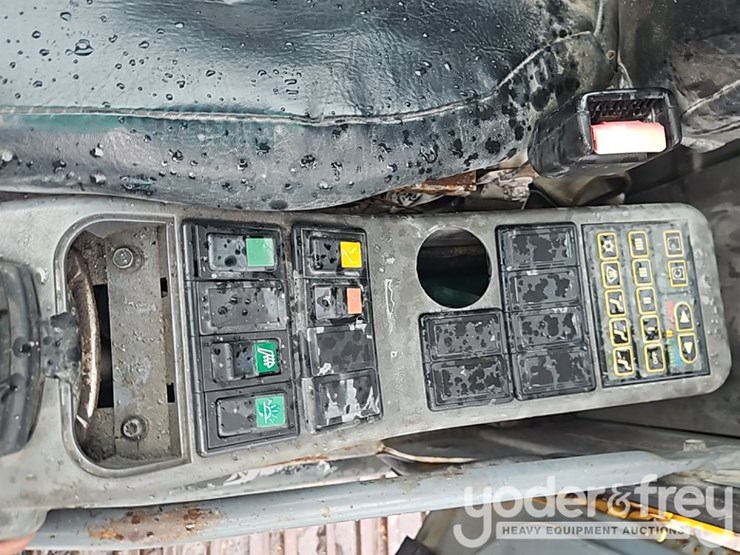 volvo-ec240b-lc-image-37