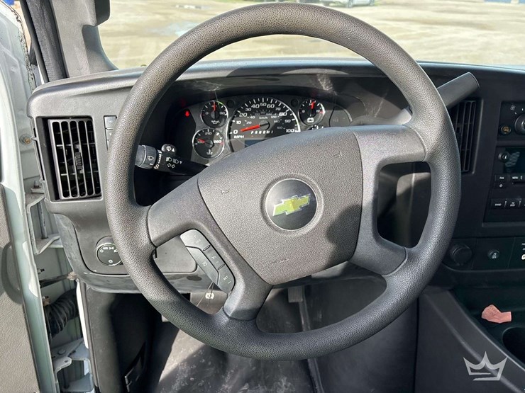 2017-chevrolet-express-2500-image-13