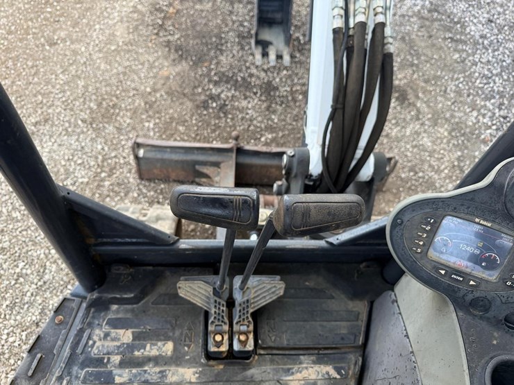 2017-bobcat-e32i-image-20