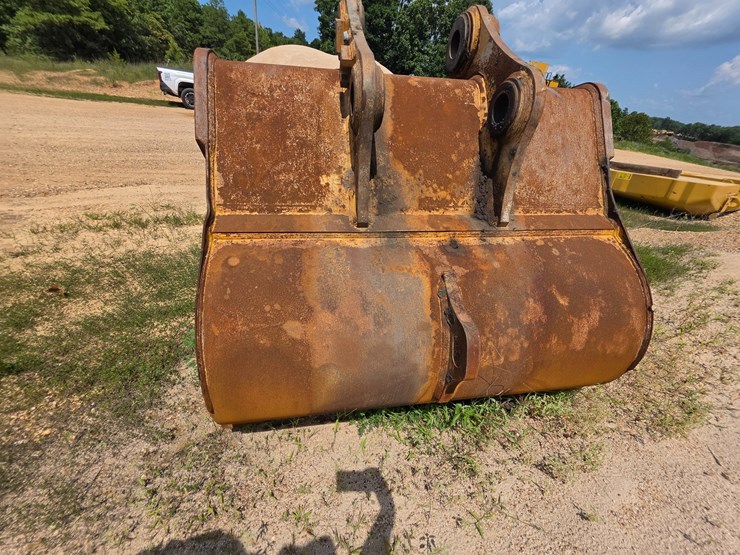 2023-caterpillar-374-image-127