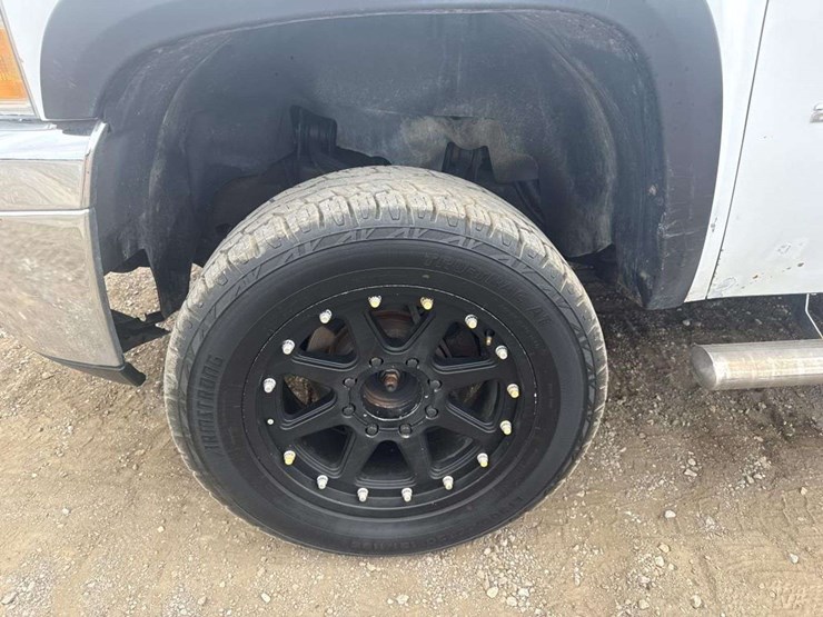 2013-chevrolet-2500-image-10