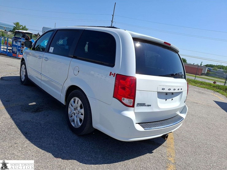 2014-dodge-grand-caravan-sxt-image-7