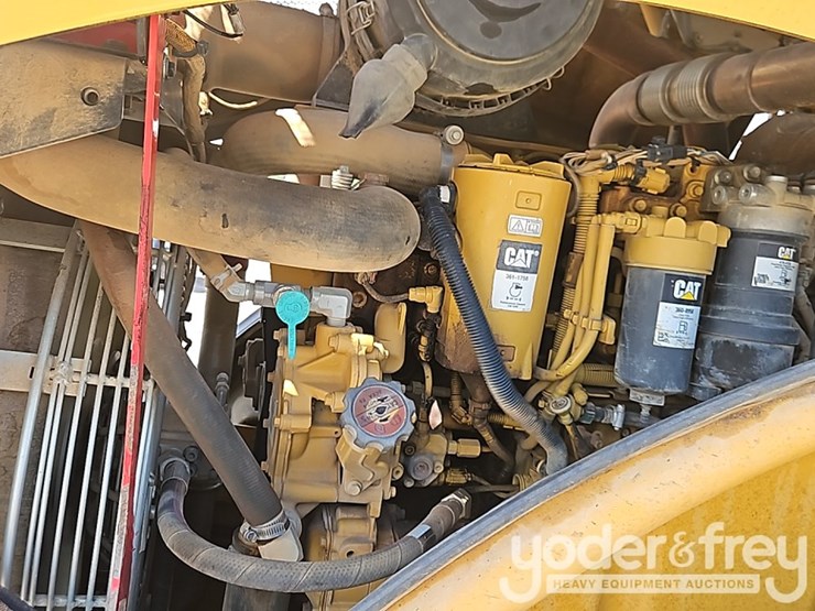 2018-caterpillar-cs54b-image-22