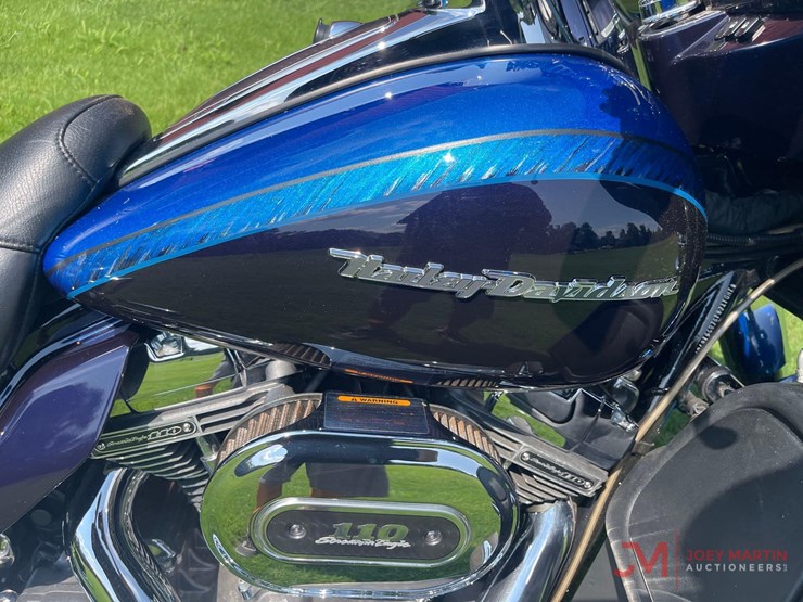 2014-harley-davidson-cvo-limited-mt.-rushmore-project-image-14