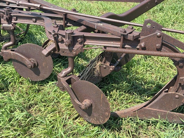 avery-three-bottom-14”-pull-type-moldboard-plow-image-15