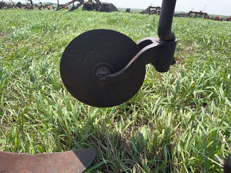 avery-three-bottom-14”-pull-type-moldboard-plow-image-24