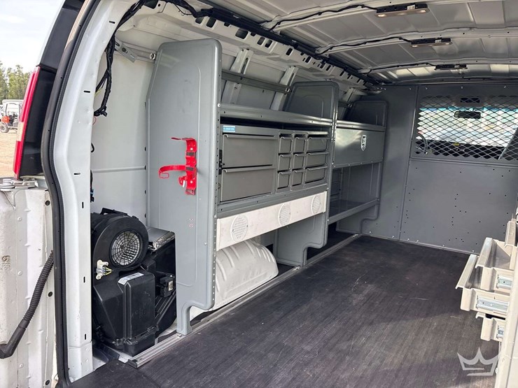 2017-chevrolet-express-2500-image-22
