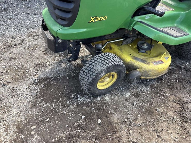 john-deere-x300-image-5