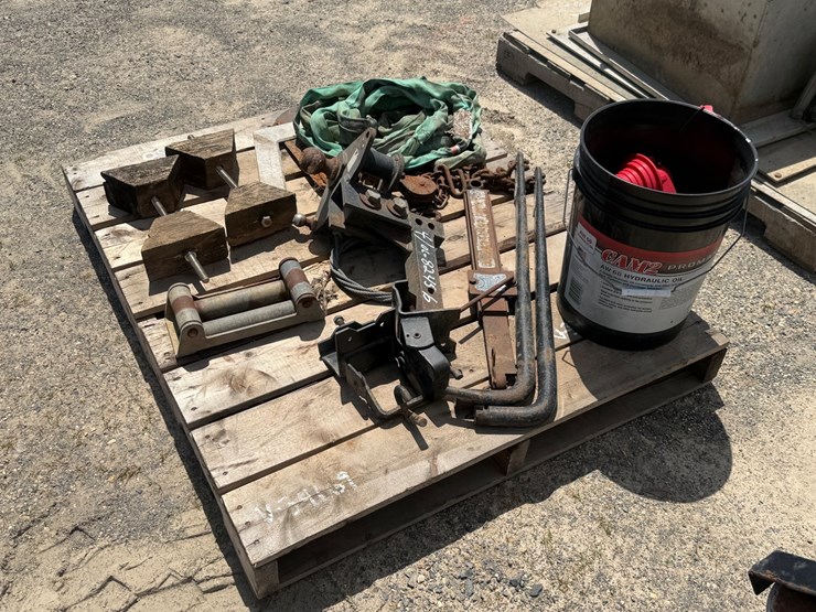 #1613-•-pallet-of-misc-items,-hitch-with-camper-sway-kit-image-4