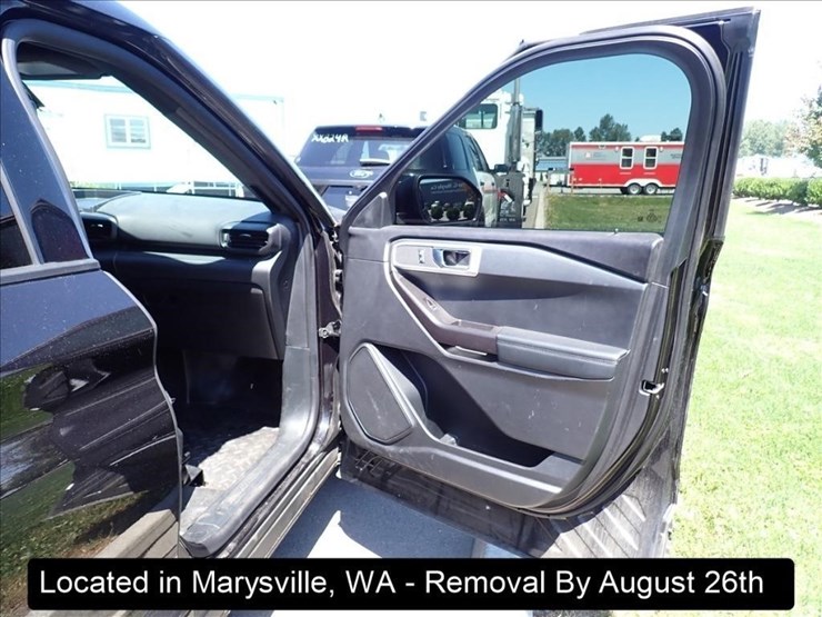 2020-ford-explorer-image-24