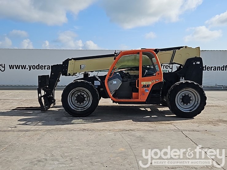 2018-jlg-742-image-3