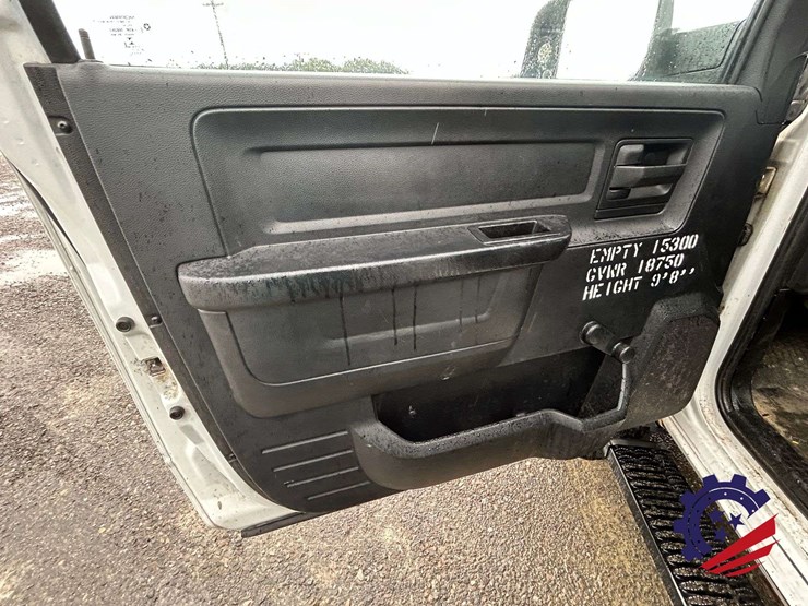 2016-ram-5500-bucket-truck-image-23