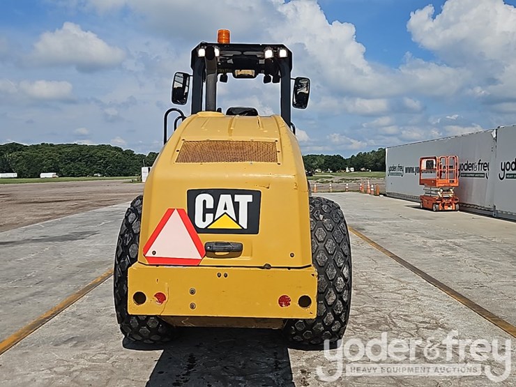2018-caterpillar-cs54b-image-18