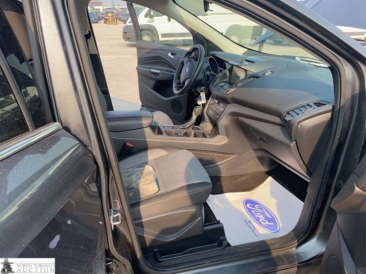 2017-ford-escape-se-image-17