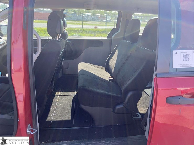 2013-dodge-grand-caravan-sxt-image-15