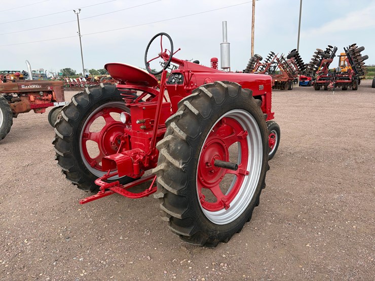 1955-farmall-300-tractor-image-5