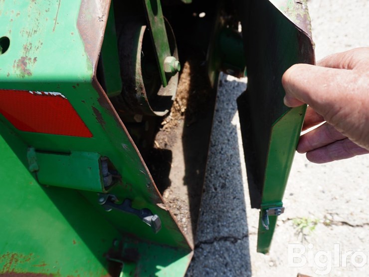 john-deere-220-image-14